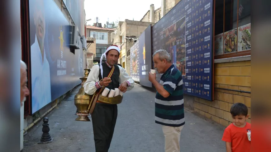 Nevşehir Belediyesi’nden Sıcakta Serinleten Limonata İkramı