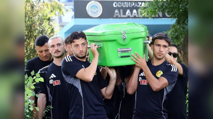 Eskişehirspor’un Efsanesi Süreyya Özkefe Son Yolculuğuna Uğurlandı