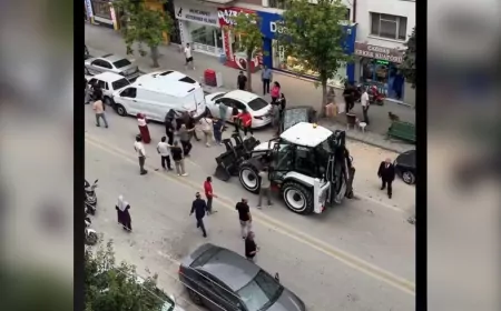 Eskişehir’de İş Makinesi Dehşeti: 5 Araca ve 2 Yayaya Çarptı