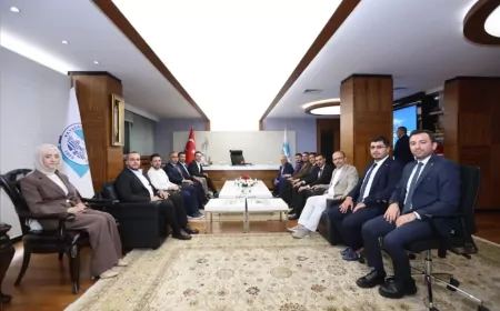 Başkan Büyükkılıç, gençlik kolları başkanı İbiş ile Kayseri’nin genç odaklı projelerini görüştü