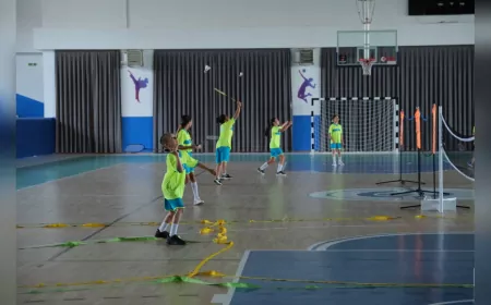 Badminton Okulu’nda Minikler Hem Öğreniyor Hem Eğleniyor