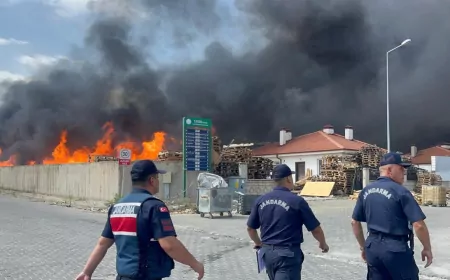 Eskişehir’de Geri Dönüşüm Tesislerinde Çıkan Yangın Kontrol Altına Alındı