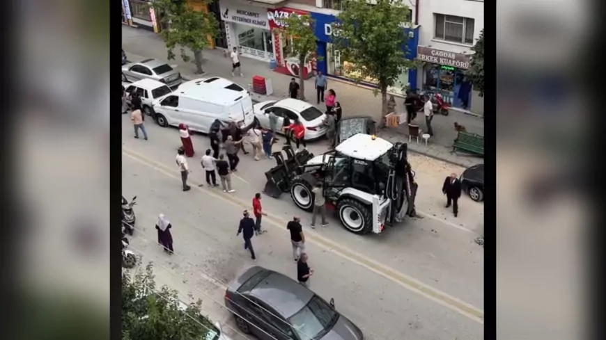 Eskişehir’de İş Makinesi Dehşeti: 5 Araca ve 2 Yayaya Çarptı