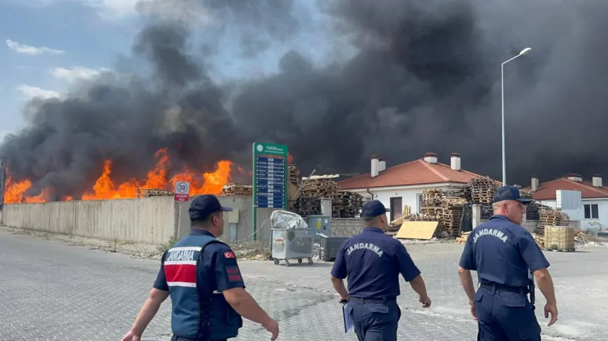 Eskişehir’de Geri Dönüşüm Tesislerinde Çıkan Yangın Kontrol Altına Alındı
