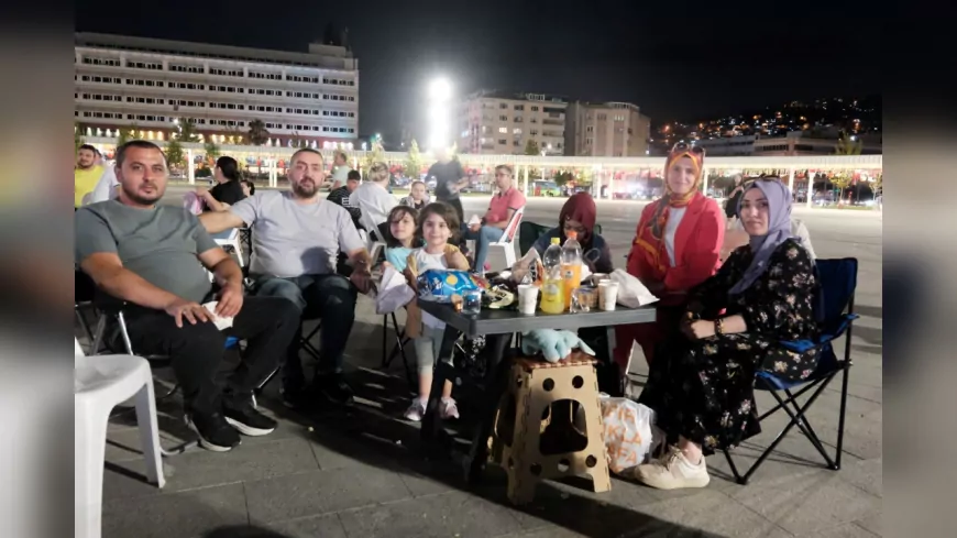 Kocaeli’de Açık Hava Sinemasında Yeşilçam Rüzgârı: “Gülen Gözler” İzleyiciyi Gülümsetti