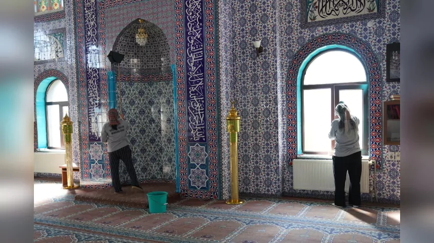 Tepebaşı’nda Camiler Düzenli Temizlikle Pırıl Pırıl Oluyor