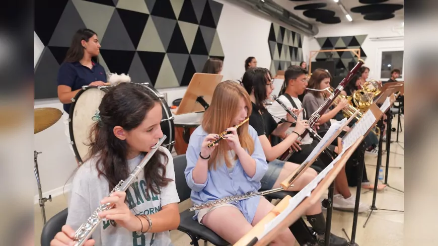 İki Elin Sesi Var Orkestrası, Yeni Türkü ile Aynı Sahnede