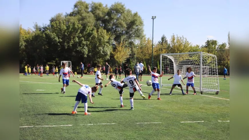 Eskişehir’de Zafer Bayramı’na Özel Futbol Şenliği