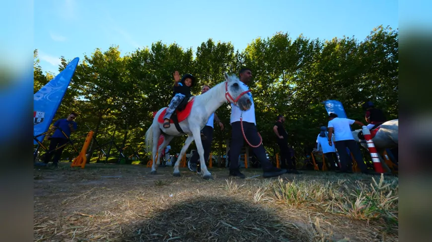 Millet Bahçesi’nde Pony Atlar Şenliği Minikleri Sevindirdi