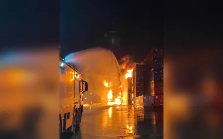 İzmir İtfaiyesi Aliağa’daki Liman Yangınında Felaketi Önledi