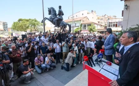 CHP Genel Başkanı Özgür Özel: “Deprem sonrası Sındırgı için devletin şefkatli elinin uzanması gerekiyor”