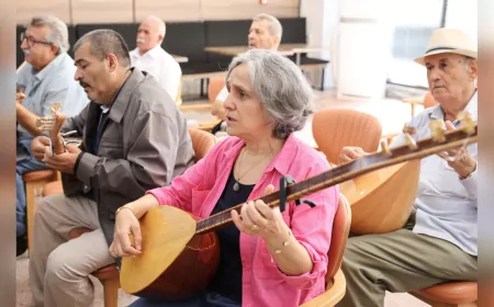 Emek Kafe’de Türkü Şöleni: Kıdemli Vatandaşlardan Müzik Ziyafeti