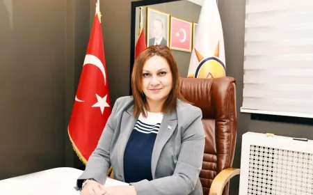 AK Parti'li Meclis Üyesi Özlem Ünalır'dan Eskişehir Büyükşehir’in 2026 Yatırım Programına Sert Eleştiri