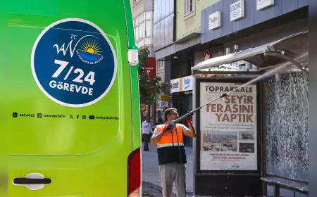 Van Büyükşehir’den Duraklara Mobil Temizlik Hizmeti