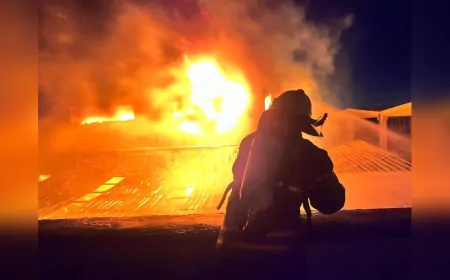 İzmir Gaziemir’de Mobilya Fabrikasında Yangın: İtfaiye 4 Saatte Kontrol Altına Aldı