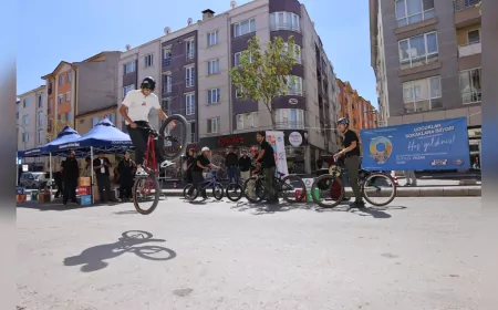 Eskişehir’de İlk Arabasız Caddeler Etkinliği Renkli Görüntülere Sahne Oldu