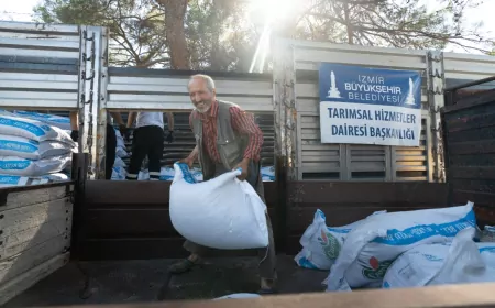 İzmir Büyükşehir’den Yanan Köylere 40 Tonluk Yem Desteği