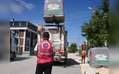 Temizlik Ekiplerinden 2 Yaşındaki Melisa’ya Anlamlı Jest