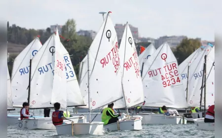 Haliç’te Yelken Coşkusu: Genç Sporcular Şampiyonluk İçin Yarıştı