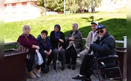 Ayhan Teyzenin 80 Yıllık Hasreti Son Buldu, 98. Yaşı Memleketinde Kutlandı
