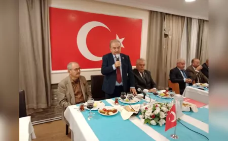 Namık Kemal Zeybek: “Bu Ülkeyi Atatürk’ün Çizgisinden Koparamayacaklar”