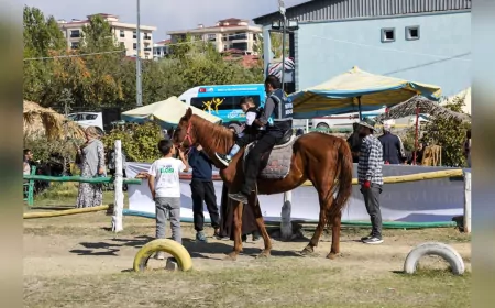 Özel Gereksinimli Çocuklar Ata Binmenin Mutluluğunu Yaşadı