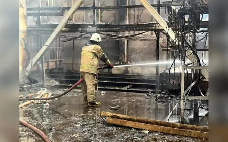 İzmir İtfaiyesi, ALOSBİ’deki Fabrika Yangınını 1 Saatte Kontrol Altına Aldı