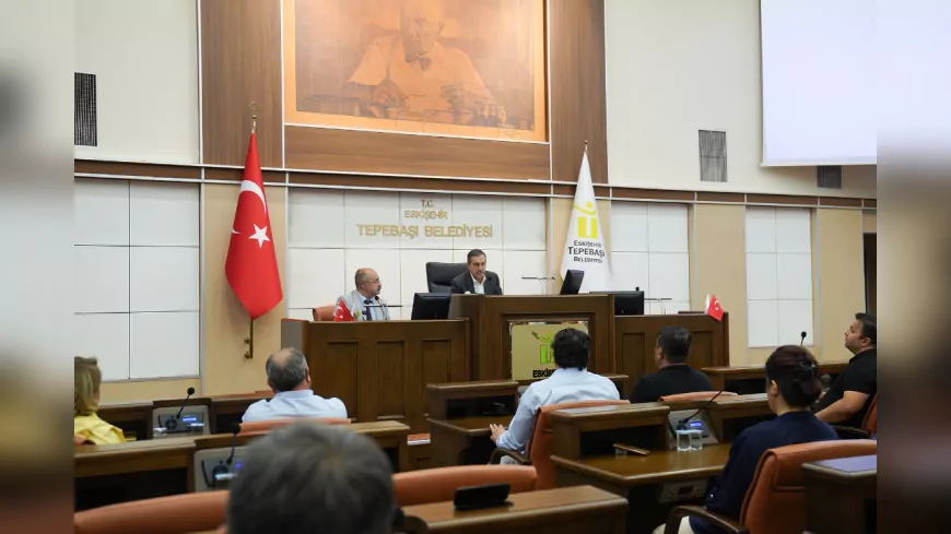 Tepebaşı Belediyesi’nde Kadrolu İşçilerin Sözleşme Sevinci