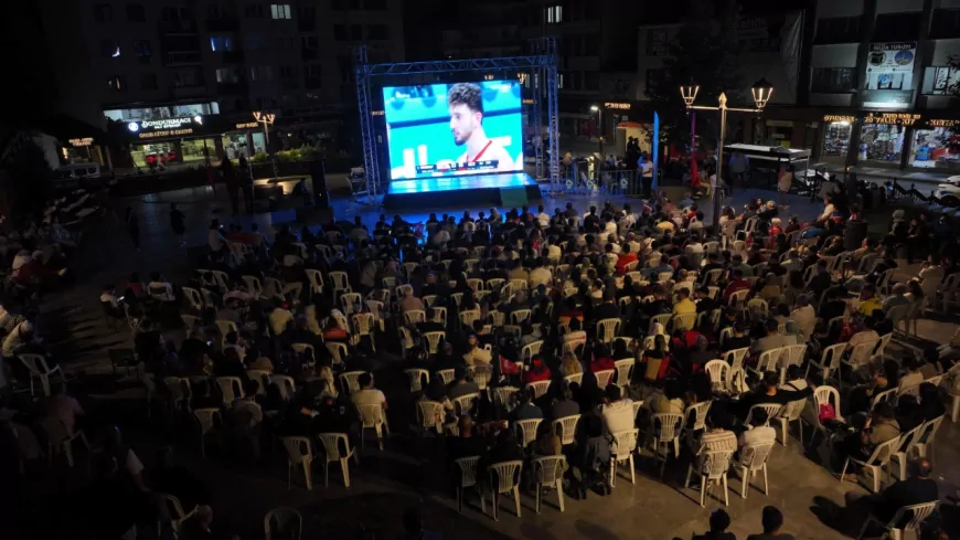 12 Dev Adam Gümüş Madalyayla Döndü, Balıkesir Meydanlarda Coşkuyu Paylaştı