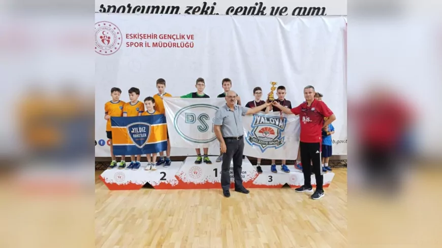 Yalova Belediyespor Masa Tenisi Sporcuları Madalyaları Topladı