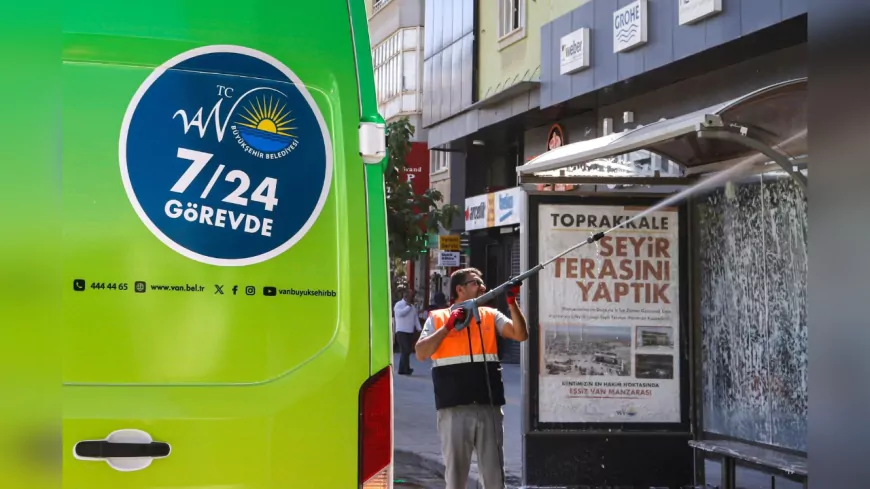 Van Büyükşehir’den Duraklara Mobil Temizlik Hizmeti