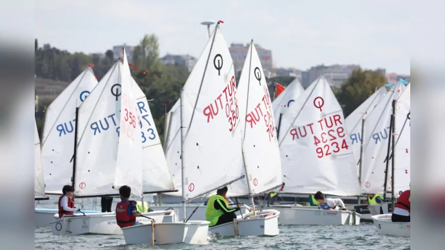 Haliç’te Yelken Coşkusu: Genç Sporcular Şampiyonluk İçin Yarıştı
