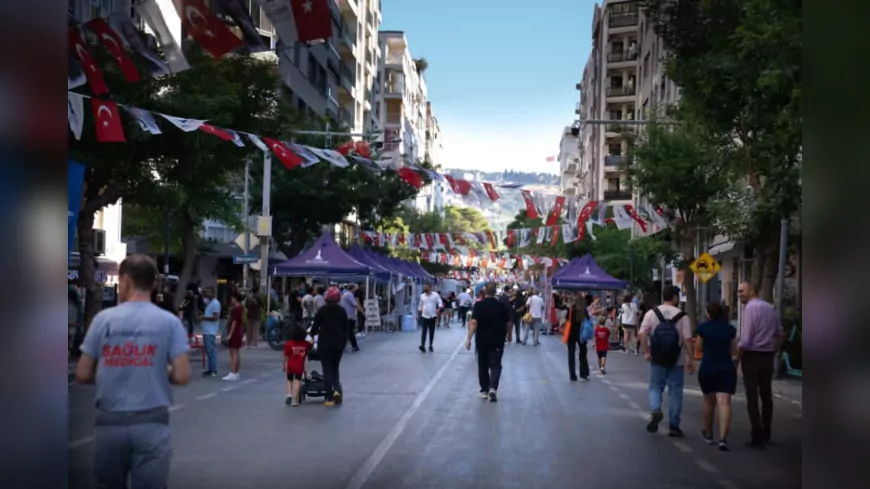 İzmir'de Yayalar "Otomobilsiz Kent Günü"nün Keyfini Sürdü