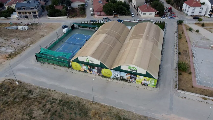 Kurtuluş Tenis Kupası’nda heyecan sürüyor: 132 sporcu mücadele ediyor