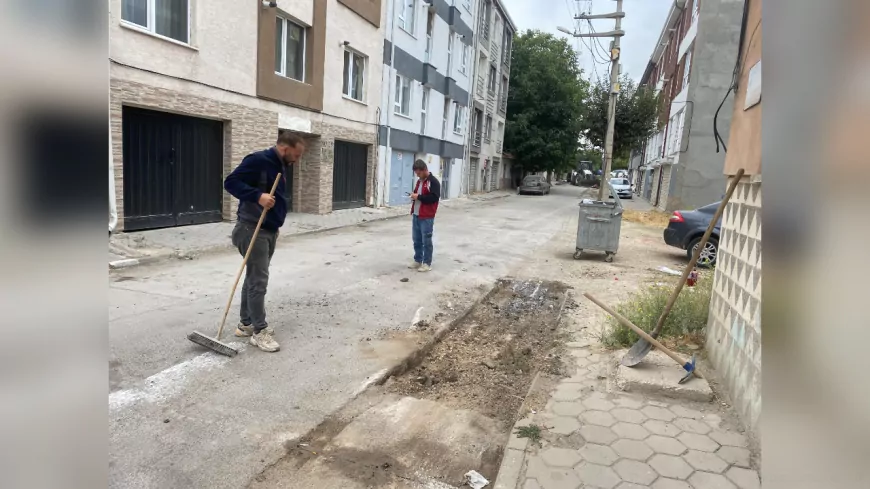 Tepebaşı Belediyesi Sütlüce Mahallesi’nde Bozuk Asfaltı Yeniliyor