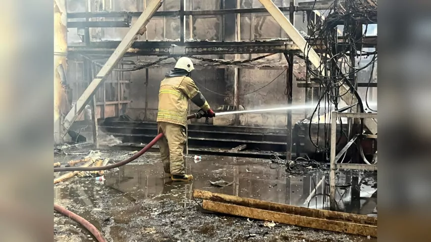 İzmir İtfaiyesi, ALOSBİ’deki Fabrika Yangınını 1 Saatte Kontrol Altına Aldı