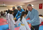 Çiftelerli Minik Taekwondocular İlk Kuşaklarını Alarak Terfi Etti
