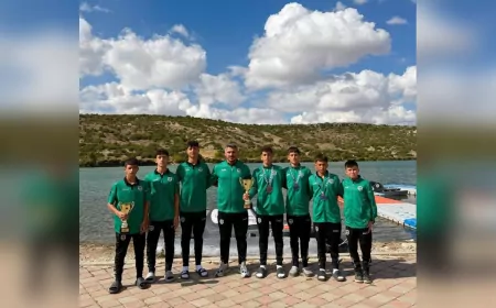 Sakarya Büyükşehir Kano Takımı Eskişehir’de İkincilik Kupasını Kaldırdı