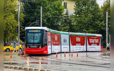 Kitap Fuarı Coşkusu Tramvaylara Taşındı