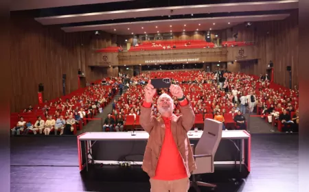 Bahadır Yenişehirlioğlu Kocaeli Kitap Fuarı’nda: “İnsanın İhyası İçin Bilgi Şart”