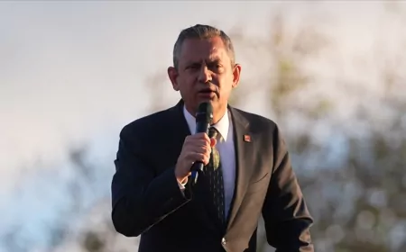 Özgür Özel: “Hiçbir Çocuk Tost Yerken Boynu Bükük Kalmasın Diye Bu Zalim Düzeni Değiştirmek Lazım”