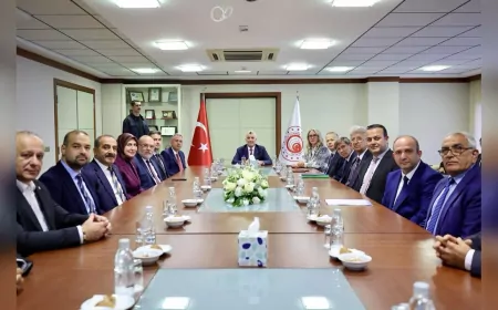 Bakan Ömer Bolat’tan Çeşme Gümrük Müdürlüğü’ne Ziyaret