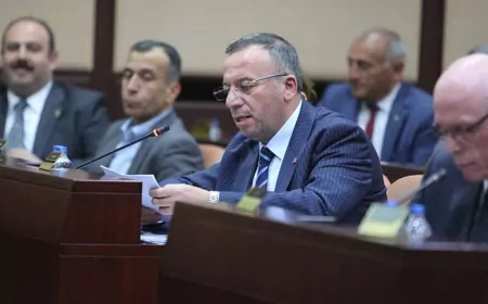 Ahmet Sivri: “Eskişehir’de Altyapı ve Ulaşım Sorunları Giderek Derinleşiyor”