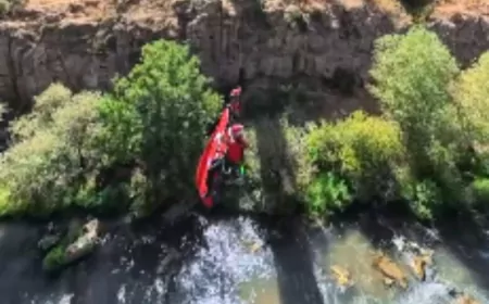 VAN’DA JANDARMA JAK TİMİNDEN ANLAMLI 29 EKİM KUTLAMASI: MURADİYE ŞELALESİ KÖPRÜSÜ’NDE TÜRK BAYRAĞI AÇILDI