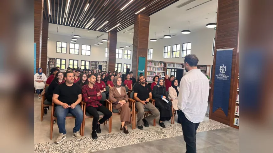 Kütüphane Buluşmaları Gebze’de Sonlandı: Samet Altıntaş Öğrencilerle Bir Araya Geldi