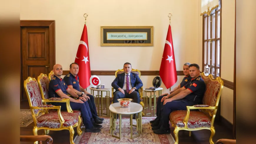 İtfaiye Haftası’nda Anlamlı Ziyaret: İtfaiye Personelinden Vali ve Emniyet Müdürüne Ziyaret