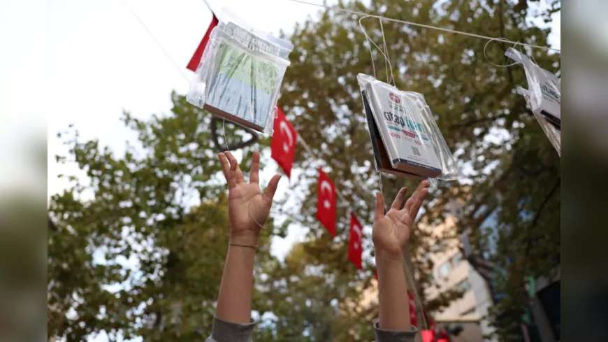 Kocaeli’de Gelenek Sürdürülüyor: Ağaçlar Yine Kitap Açtı