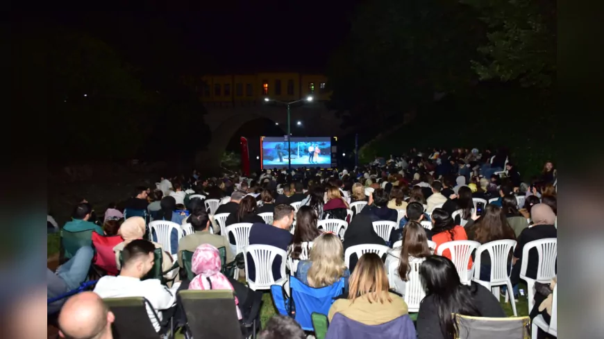 Bursa’da Yıldızların Altında Sinema Keyfi