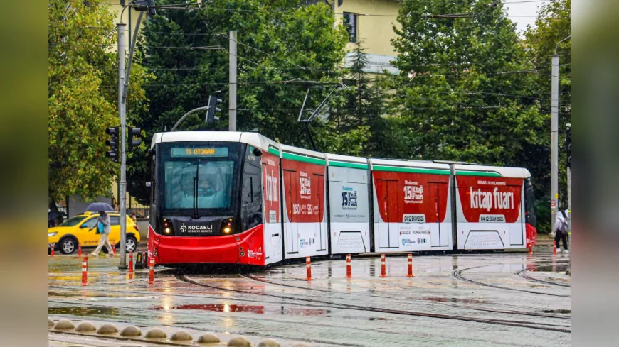 Kitap Fuarı Coşkusu Tramvaylara Taşındı