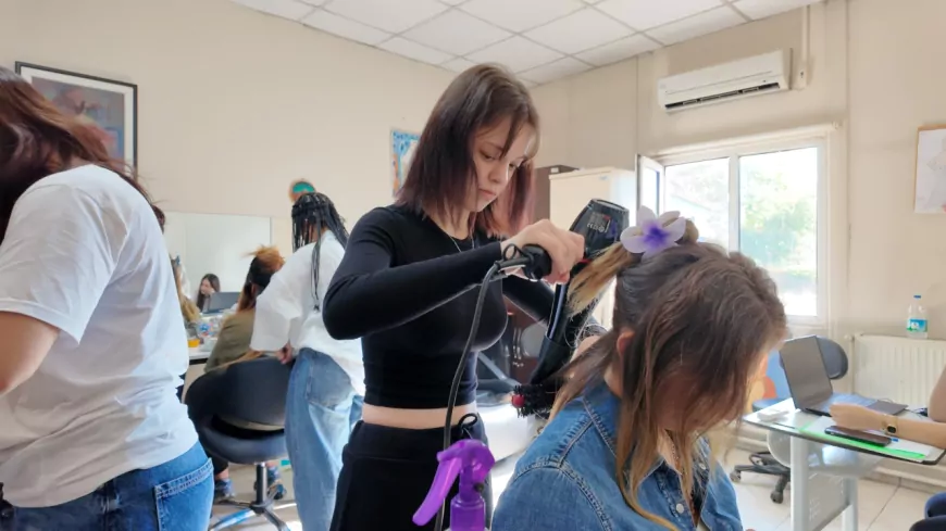 Genç Kuaförler Yeteneklerini Anneleriyle Paylaştı